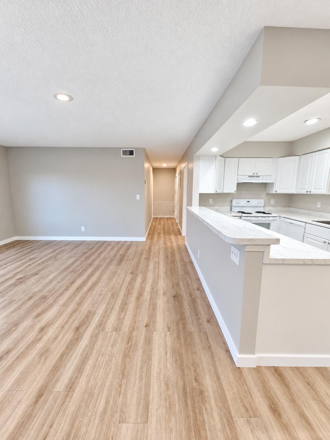 3801 N Andrews Avenue 7 — photo 2