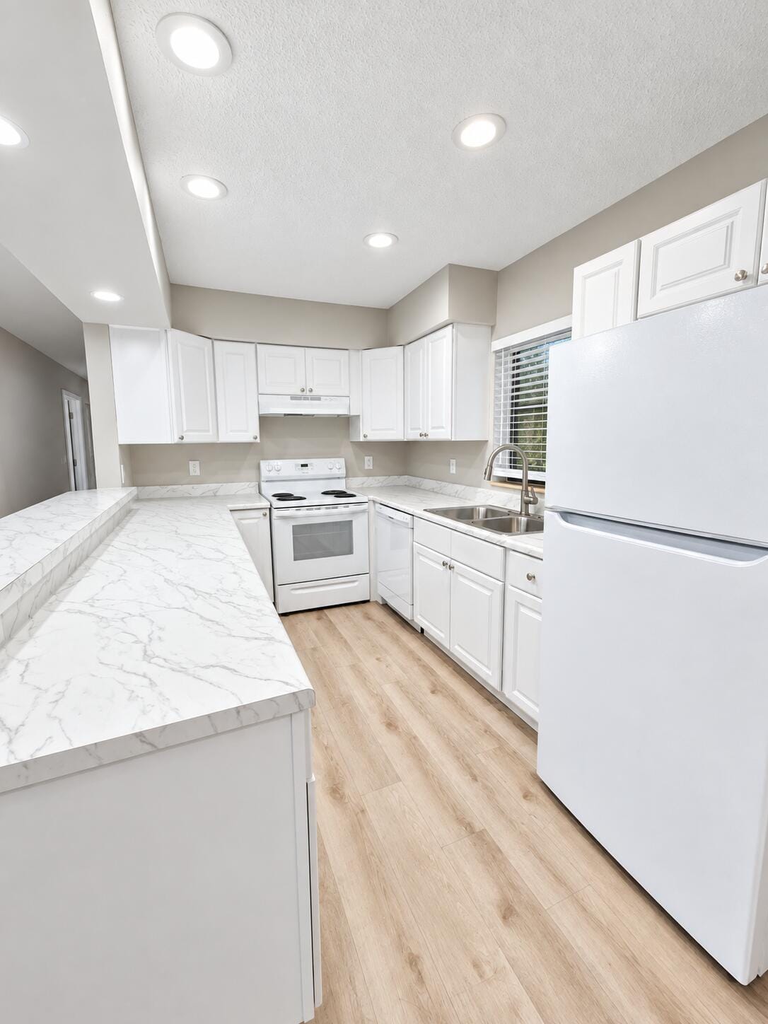 3801 N Andrews Avenue 7 — photo 4