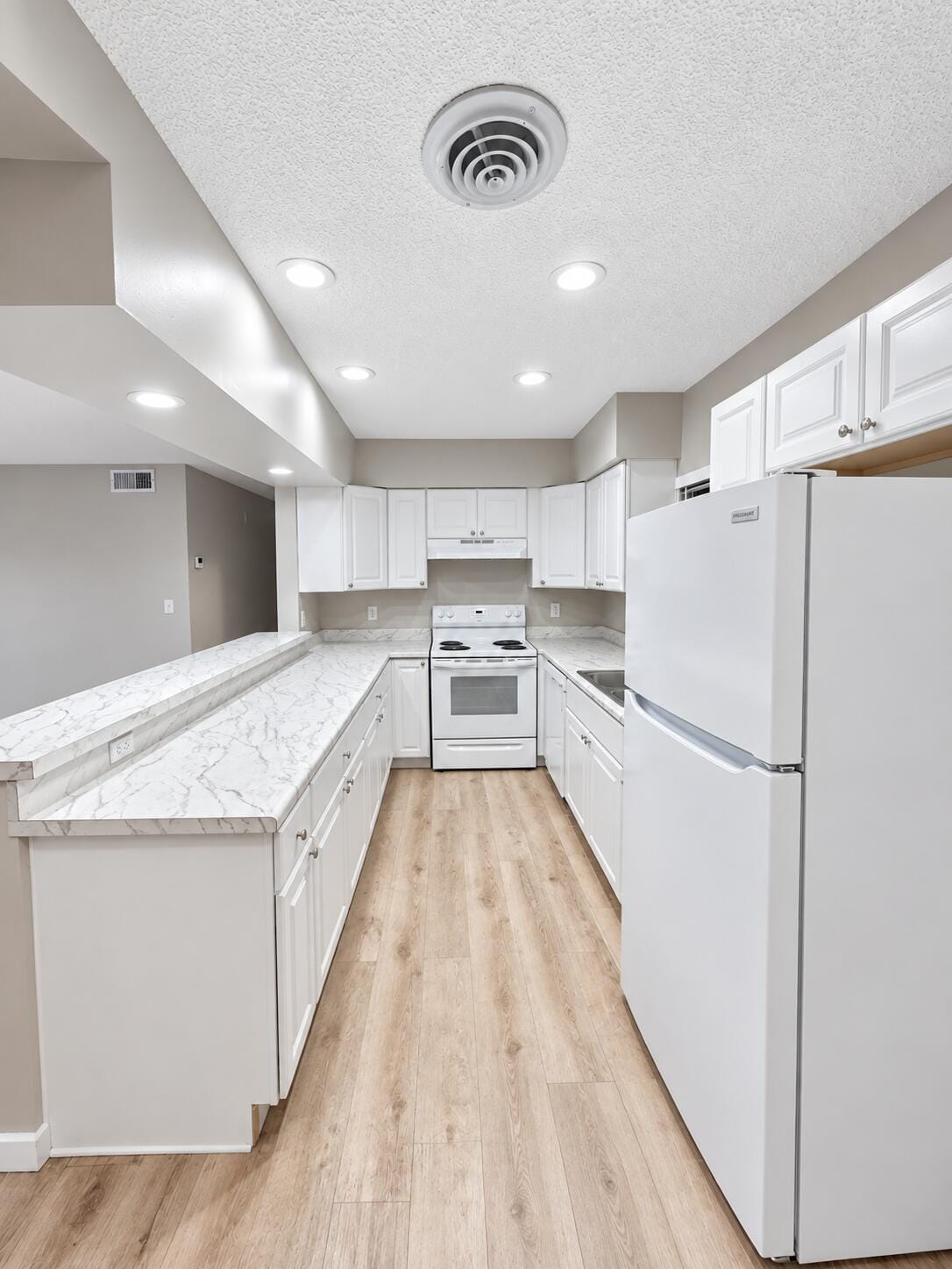 3801 N Andrews Avenue 7 — photo 5