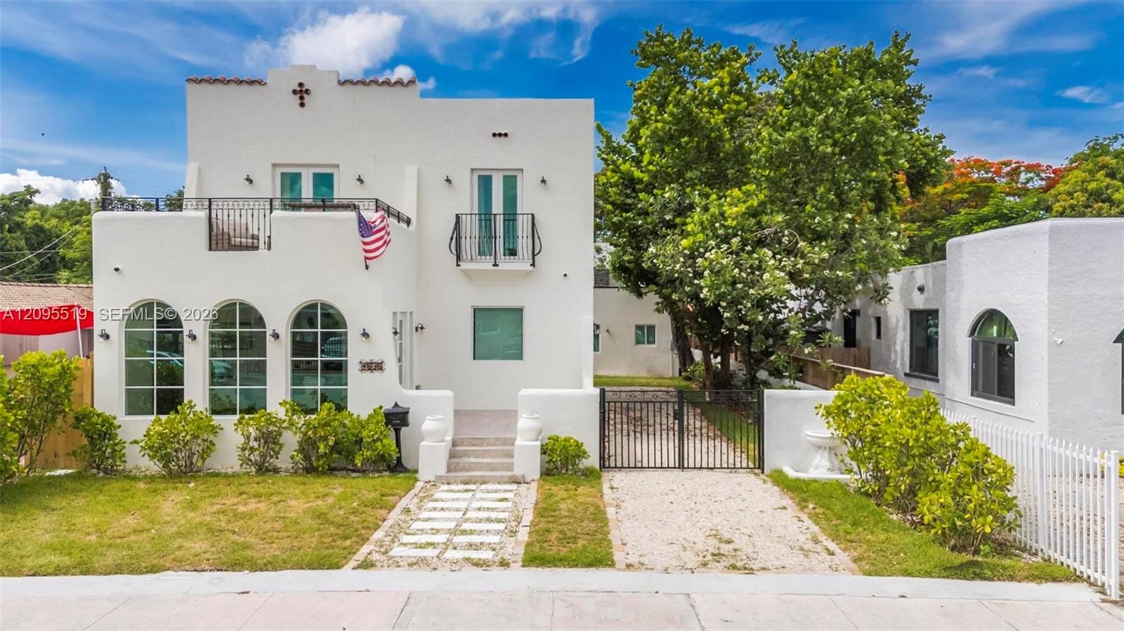 1636 SW 9th Street — photo 1