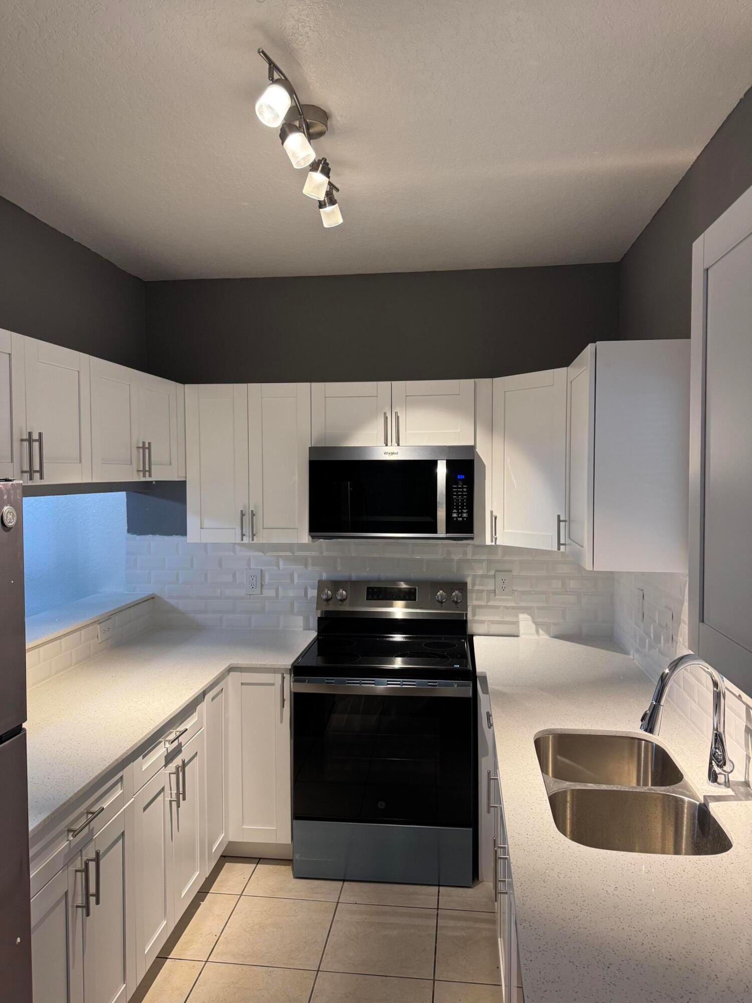 1193 Colonial Palms Way — photo 4