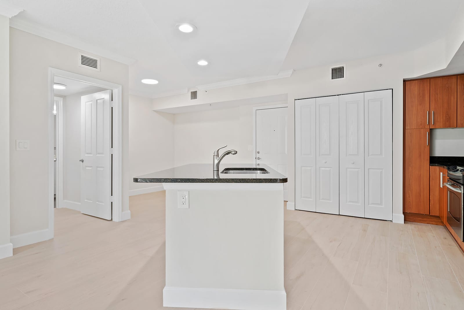 600 S Dixie Highway 636 — photo 3