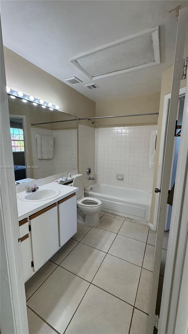 18348 NW 68th Avenue H, Hialeah, FL 33015