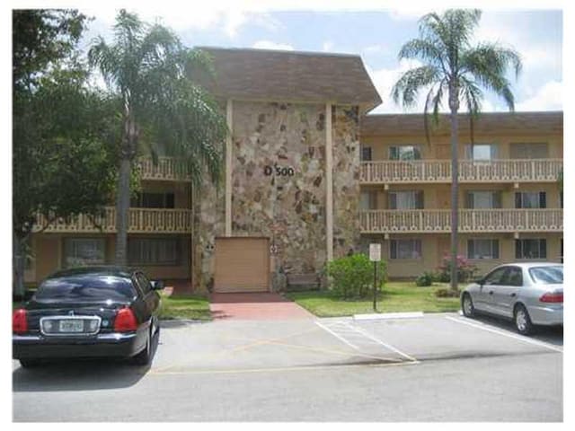500 VILLAGE GREEN Circle W 107, Palm Springs, FL 33461