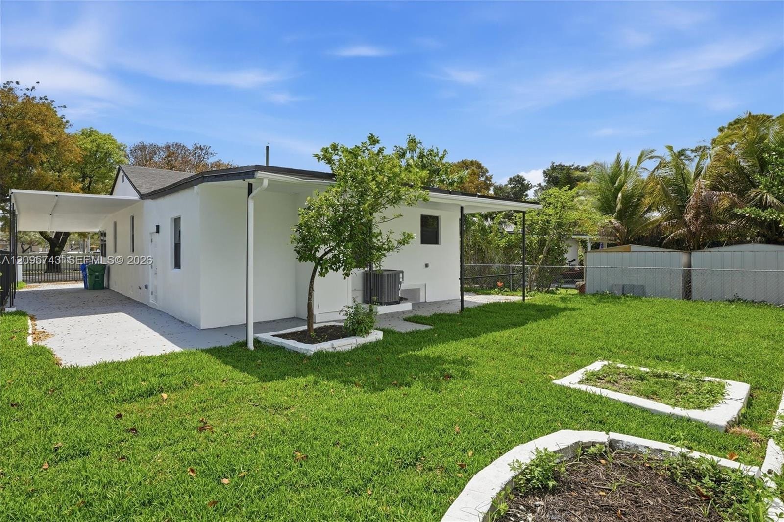 4237 SW 7th Street — photo 3