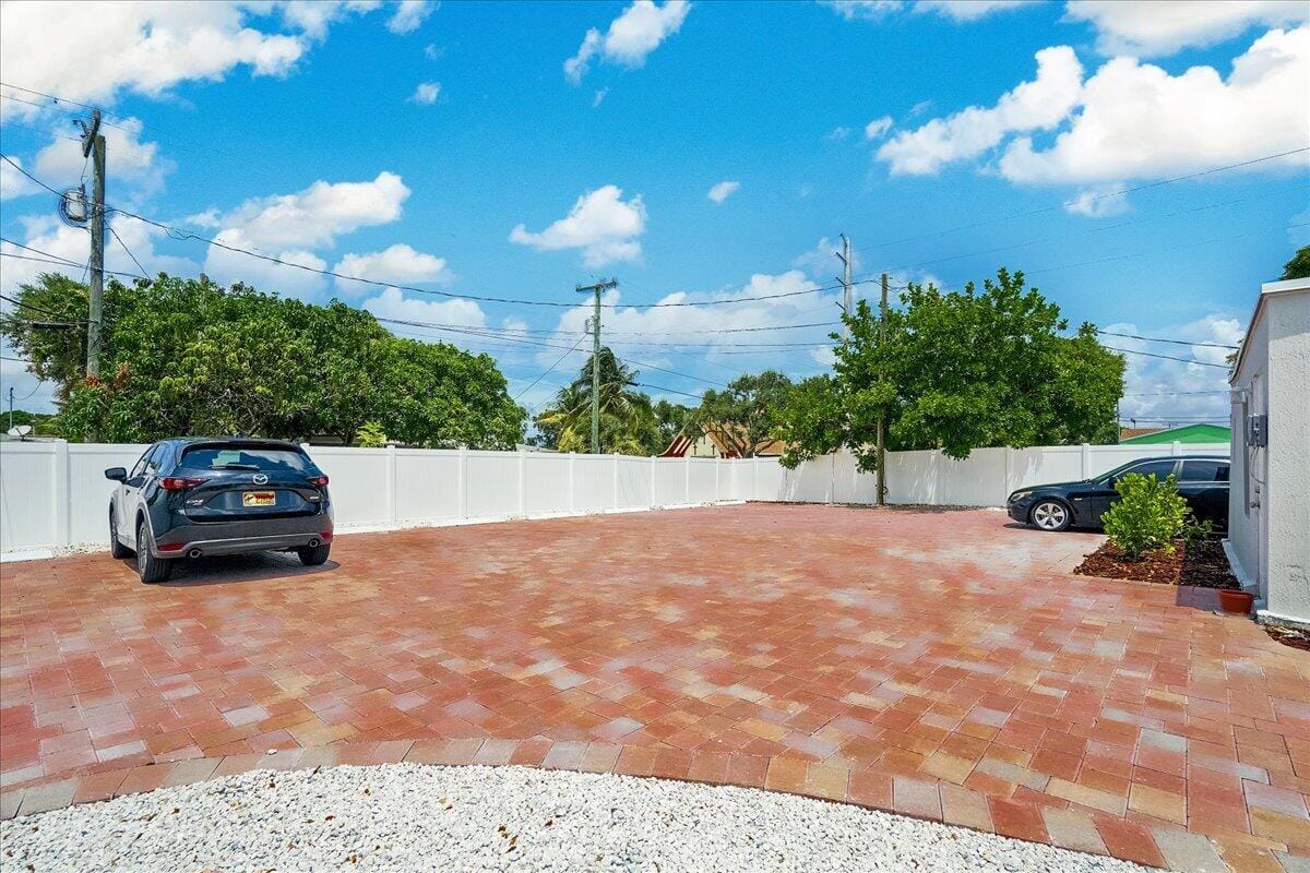 305 CYPRESS Drive 1,2,3,4,5, Lake Park, FL 33403 photo 12