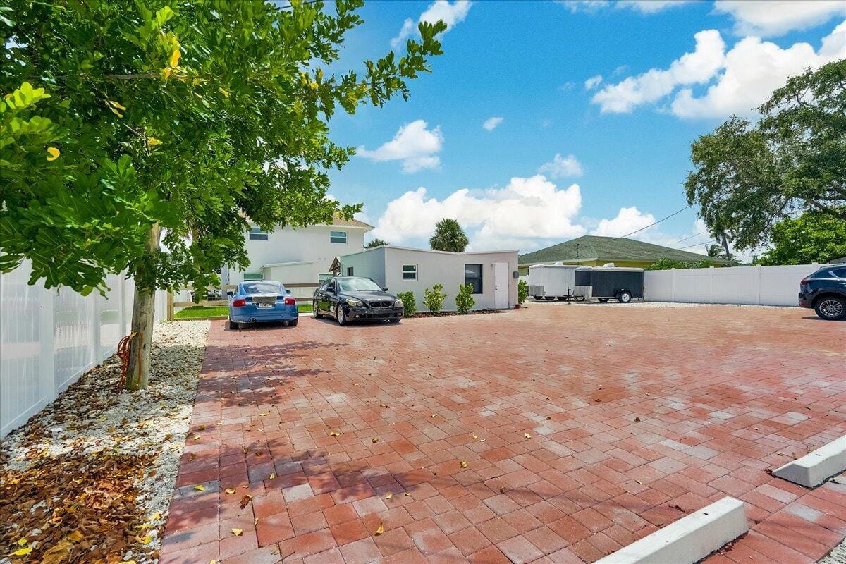 305 CYPRESS Drive 1,2,3,4,5, Lake Park, FL 33403 photo 15
