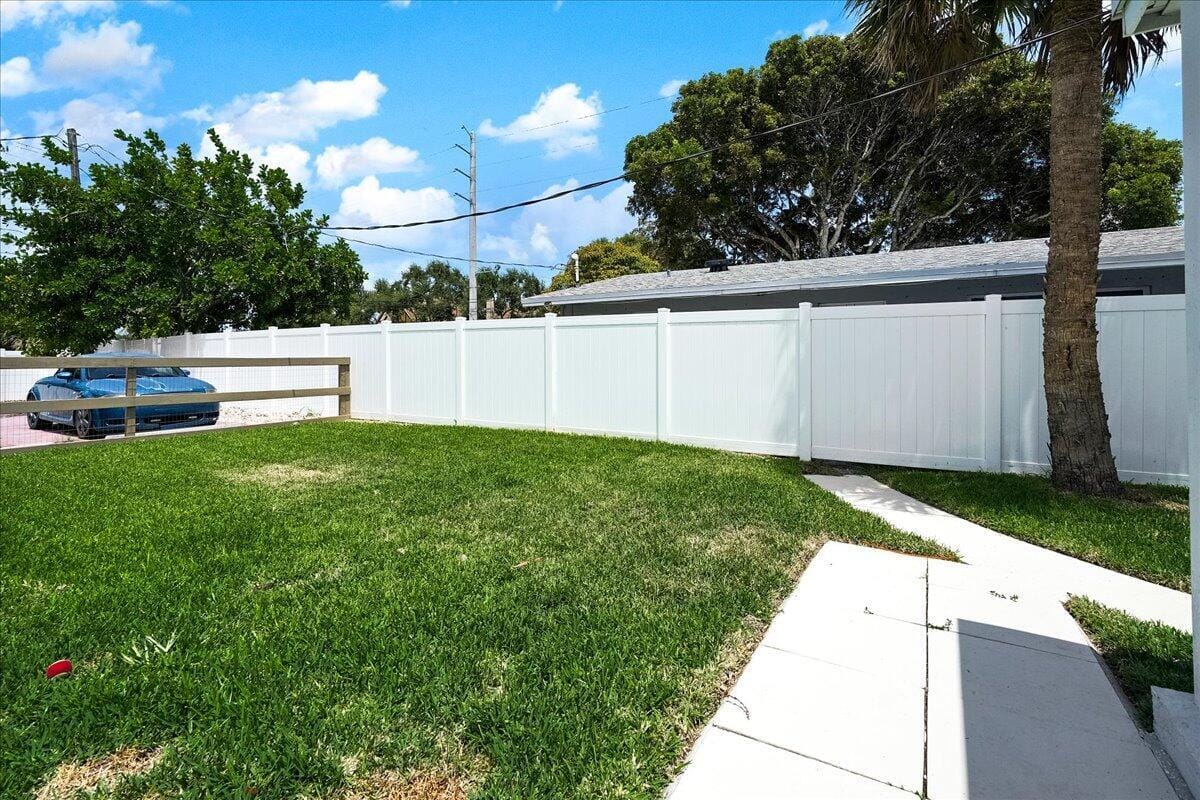 305 CYPRESS Drive 1,2,3,4,5, Lake Park, FL 33403 photo 25