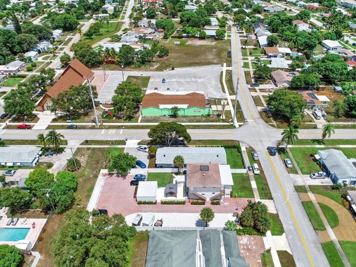 305 CYPRESS Drive 1,2,3,4,5, Lake Park, FL 33403 photo 27