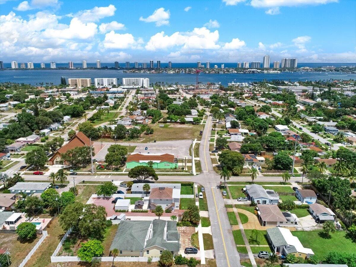 305 CYPRESS Drive 1,2,3,4,5, Lake Park, FL 33403 photo 29