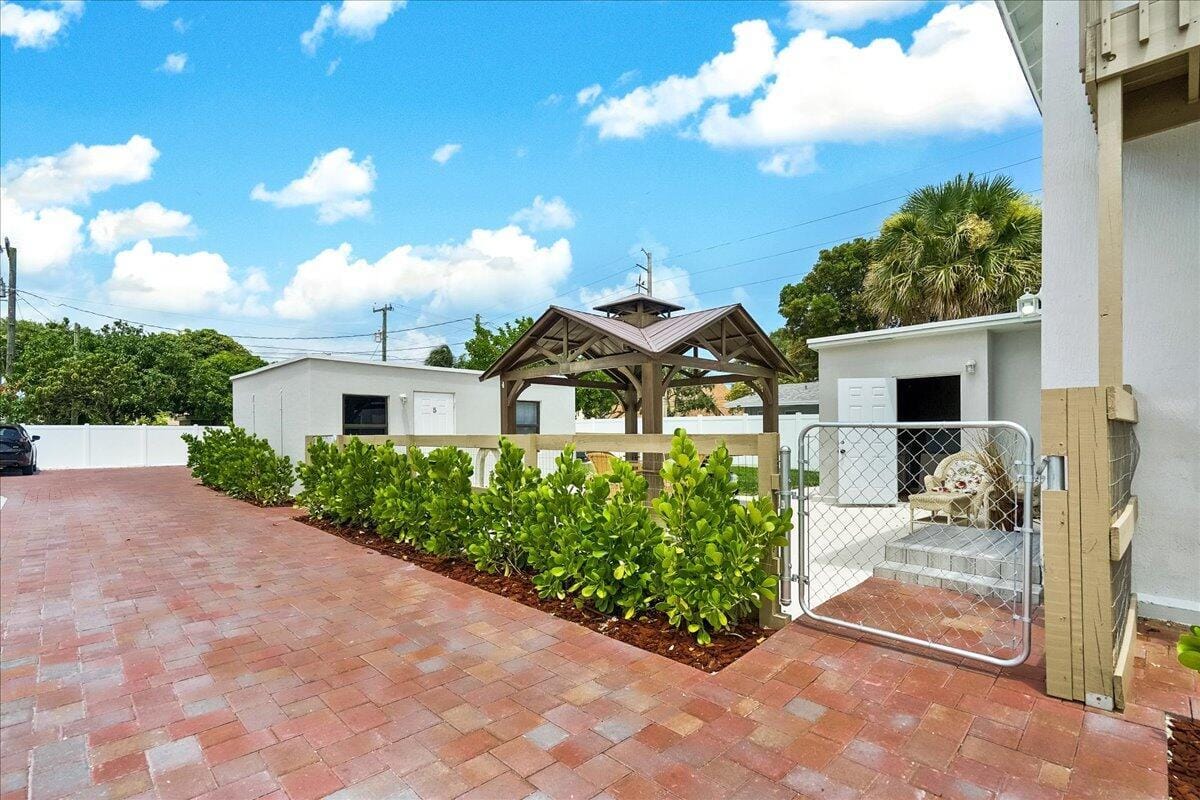 305 CYPRESS Drive 1,2,3,4,5, Lake Park, FL 33403 photo 10