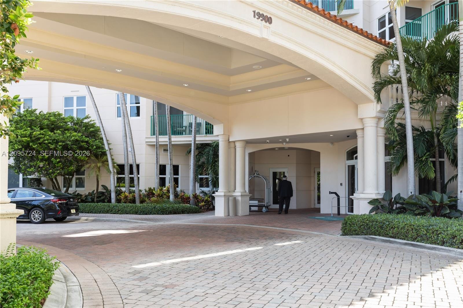 19900 E Country Club Drive 216, Aventura, FL 33180 photo 18