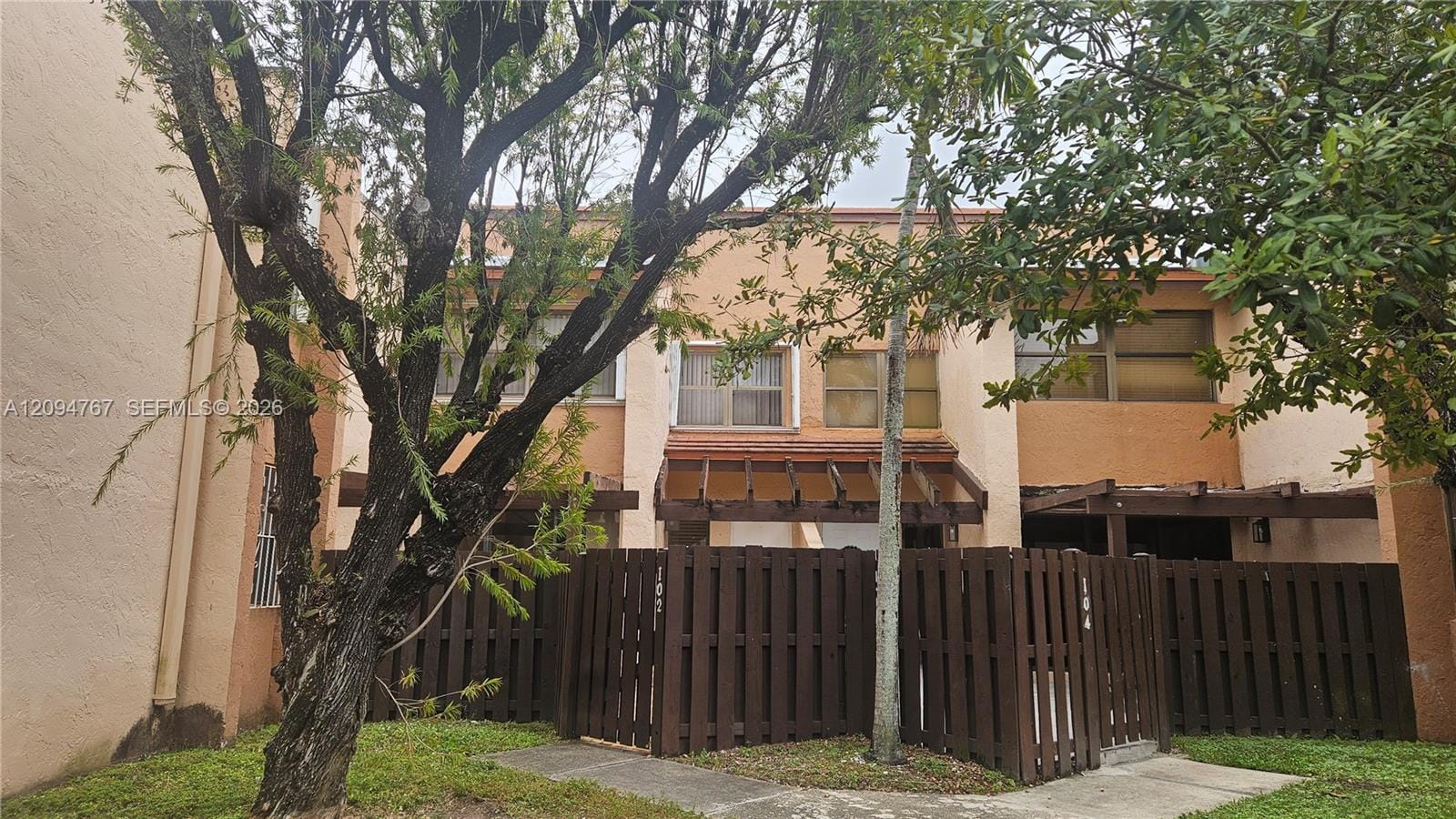 445 W Park Drive 102-4, Miami, FL 33172 photo 2