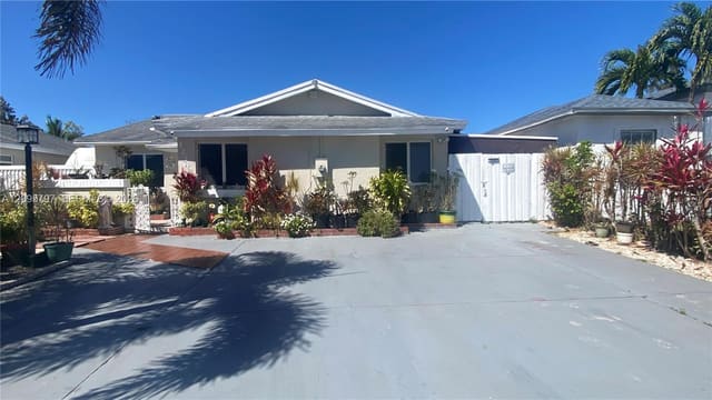 12343 SW 195th Terrace, Miami, FL 33177