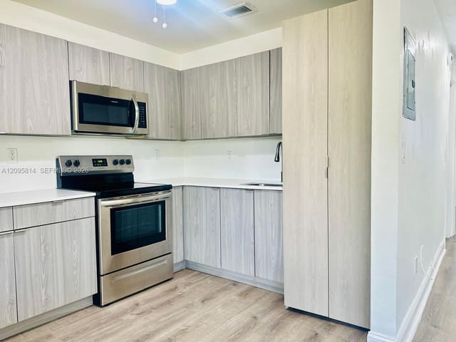 43 Glen Royal Parkway 6, Miami, FL 33125