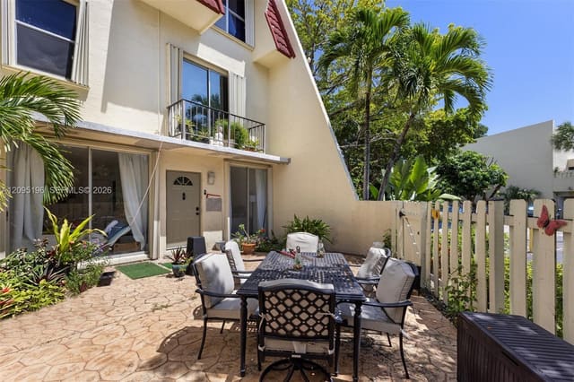 1655 NE 115th Street 9B, Miami, FL 33181