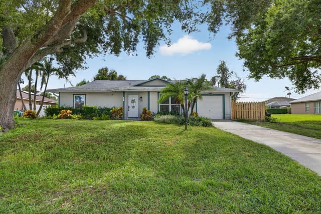 872 SW NICHOLS Terrace, Port St. Lucie, FL 34953