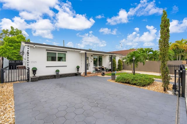 4340 W 5th Avenue, Racewood, Hialeah, FL