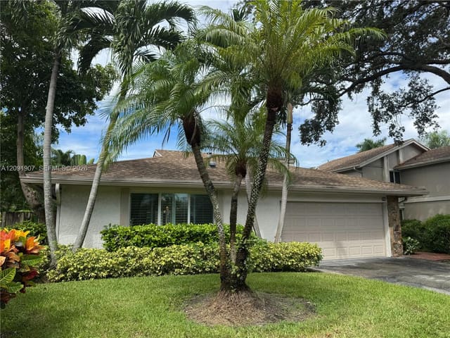 76 Ivy Road 76, Hollywood, FL 33021