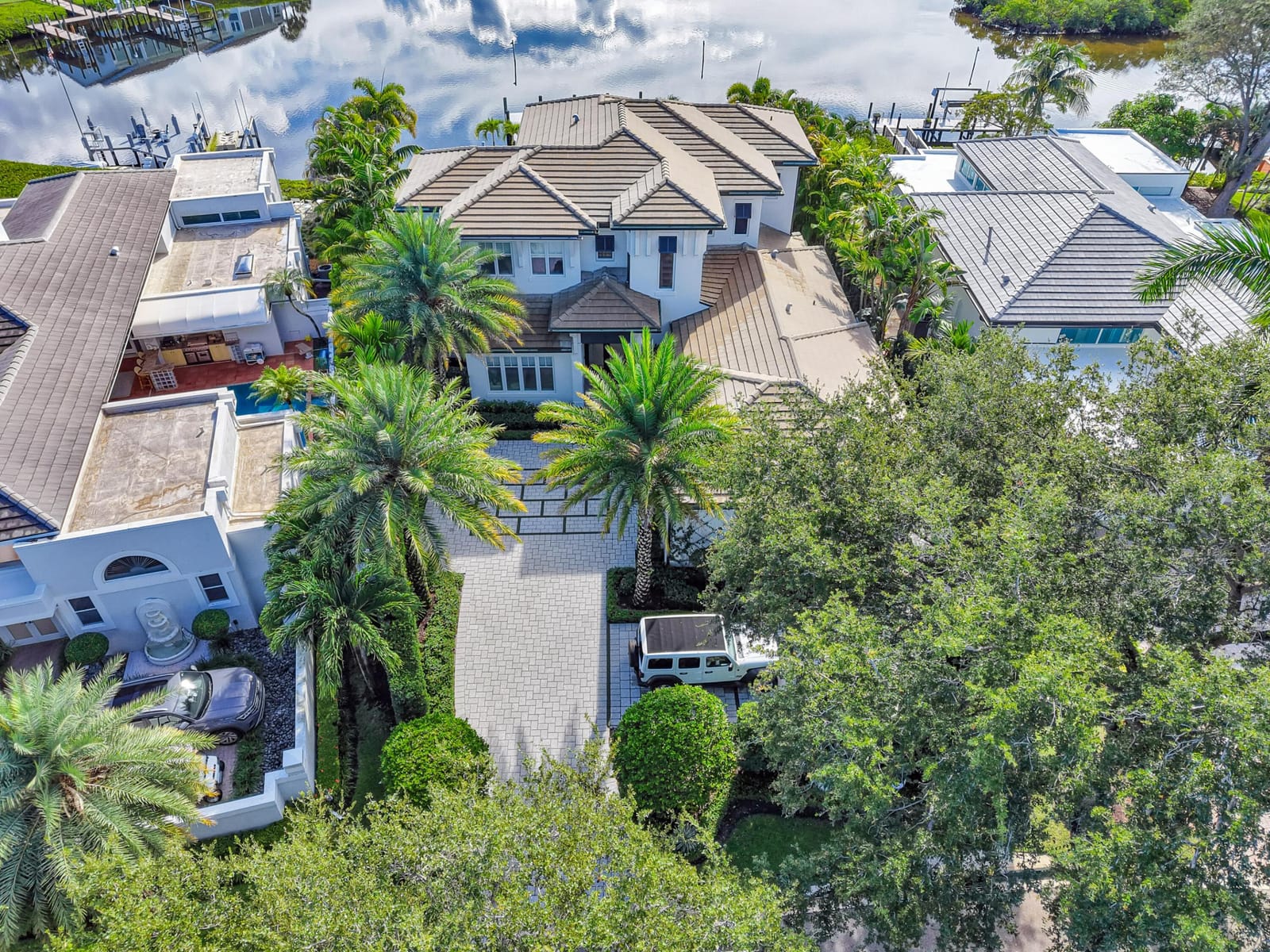 130 Waters Edge Drive — photo 4