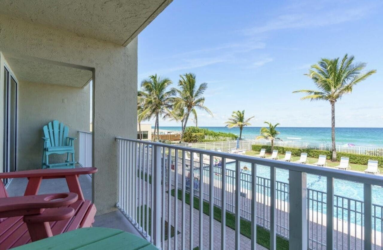 1 bedroom home for sale at 9800 OCEAN, Jensen Beach, FL 34957 — $439,000