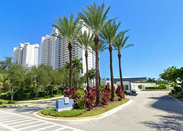 15051 Royal Oaks Lane 1704, North Miami, FL 33181