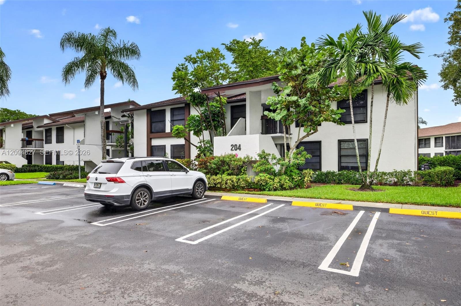 204 Lake Pointe Drive 107, Oakland Park, FL 33309 photo 2