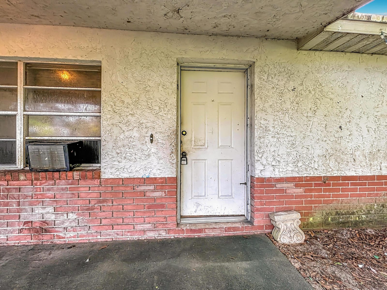 2930 MIDDLE Road — photo 3