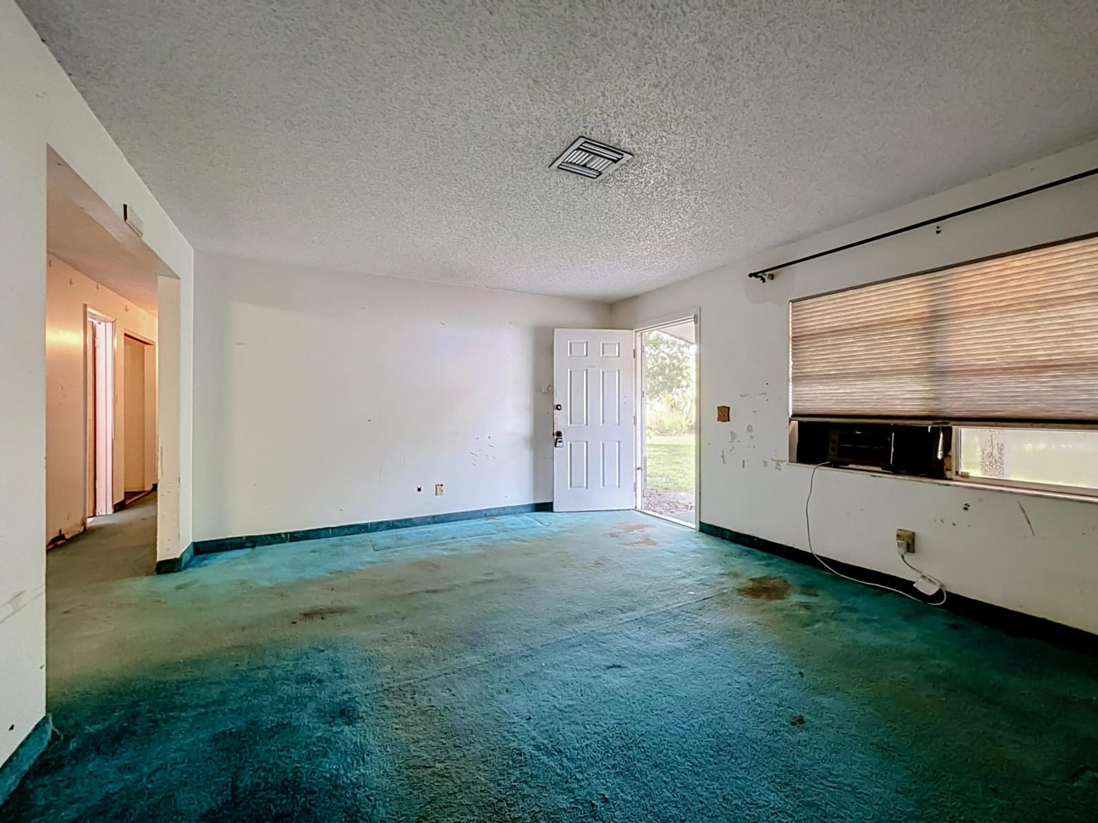 2930 MIDDLE Road — photo 4