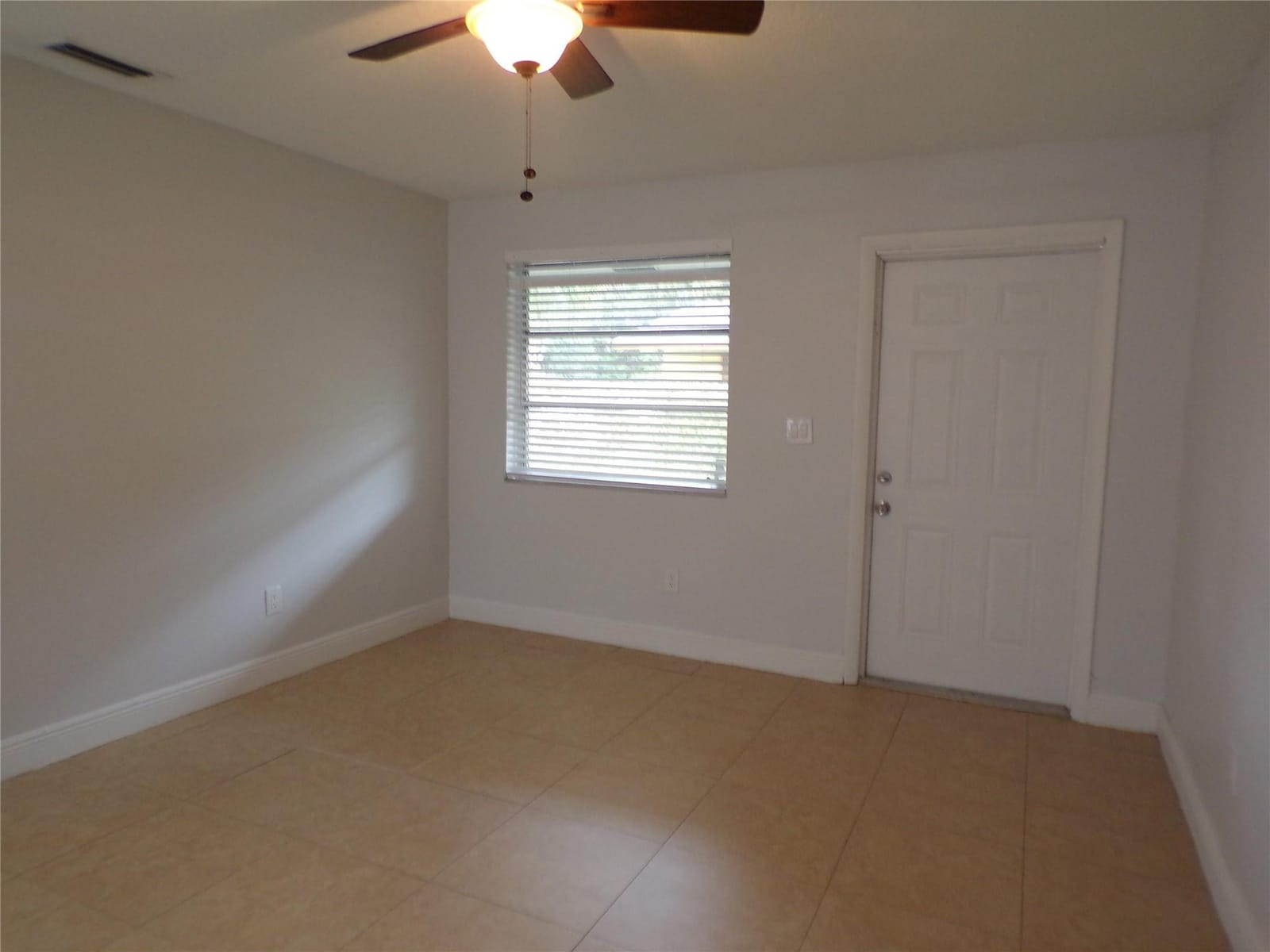 1505 N 57th Terrace — photo 5