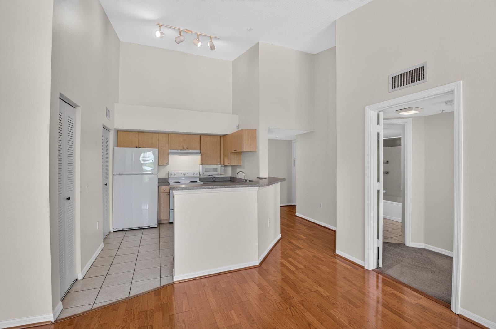 417 Villa Circle — photo 6