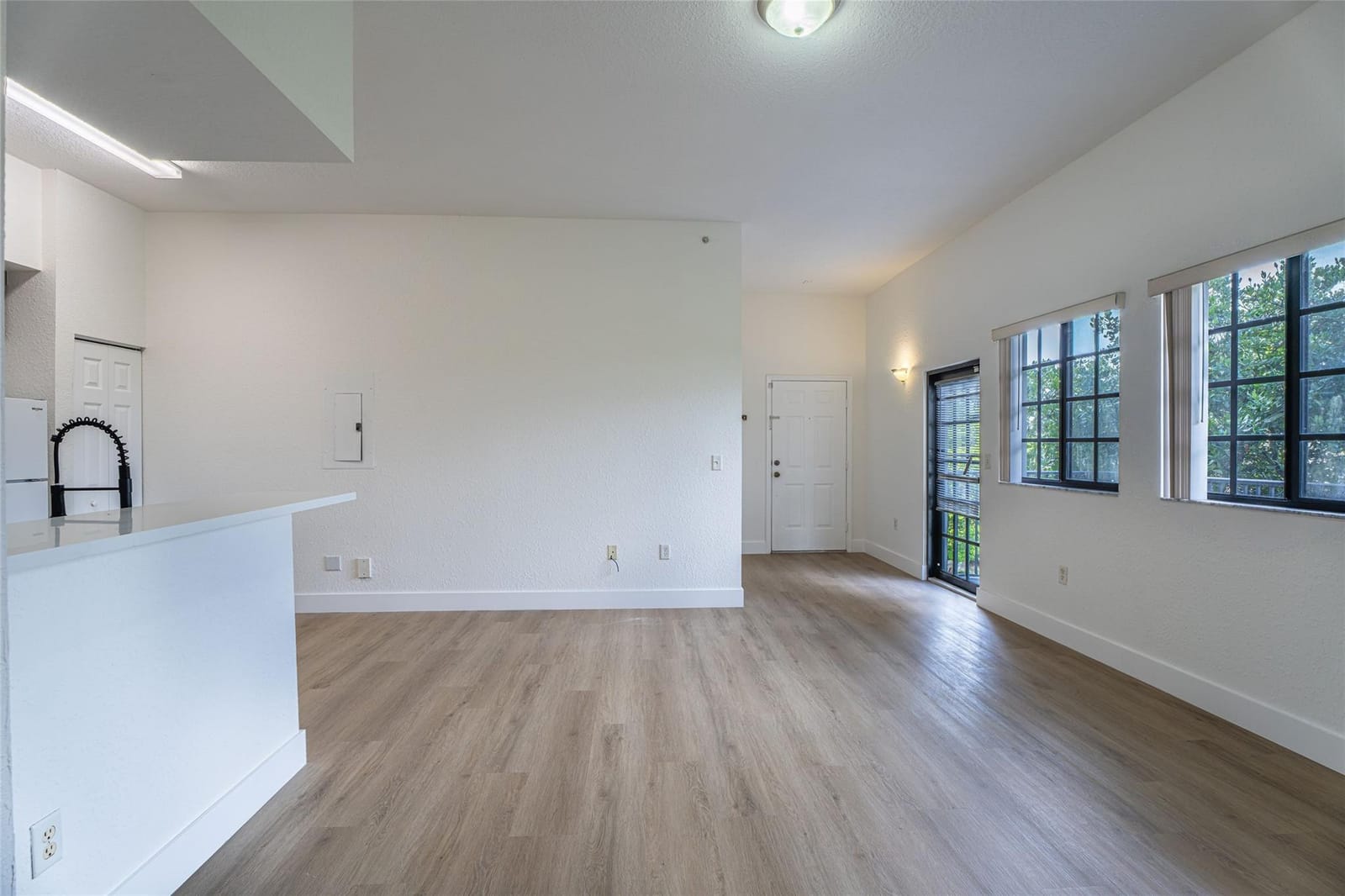2801 Riverside Drive 301-S — photo 2