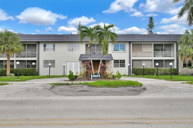 13101 Memorial Highway 104, North Miami, FL 33161