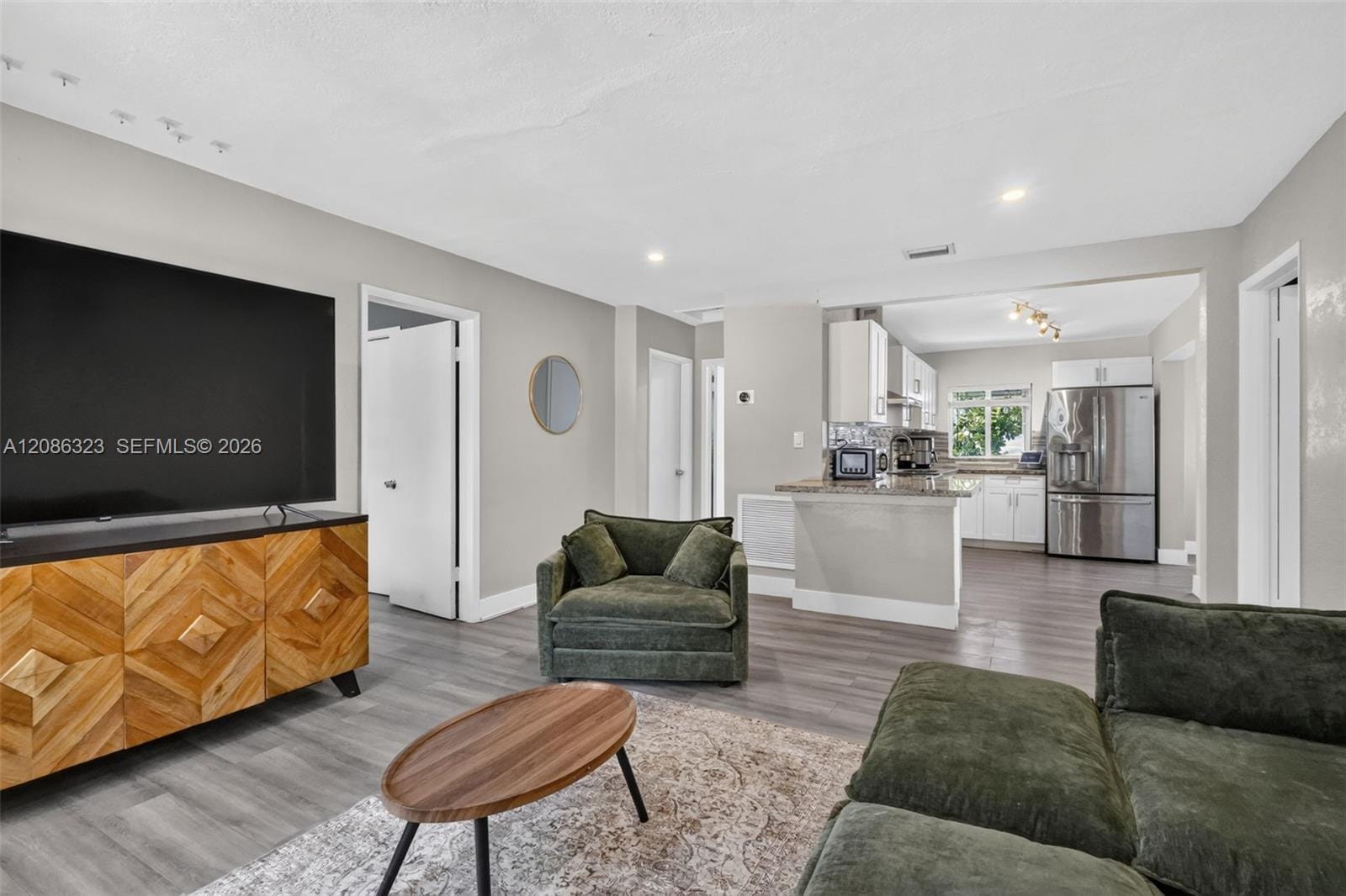 5317 NE 5th Avenue — photo 4