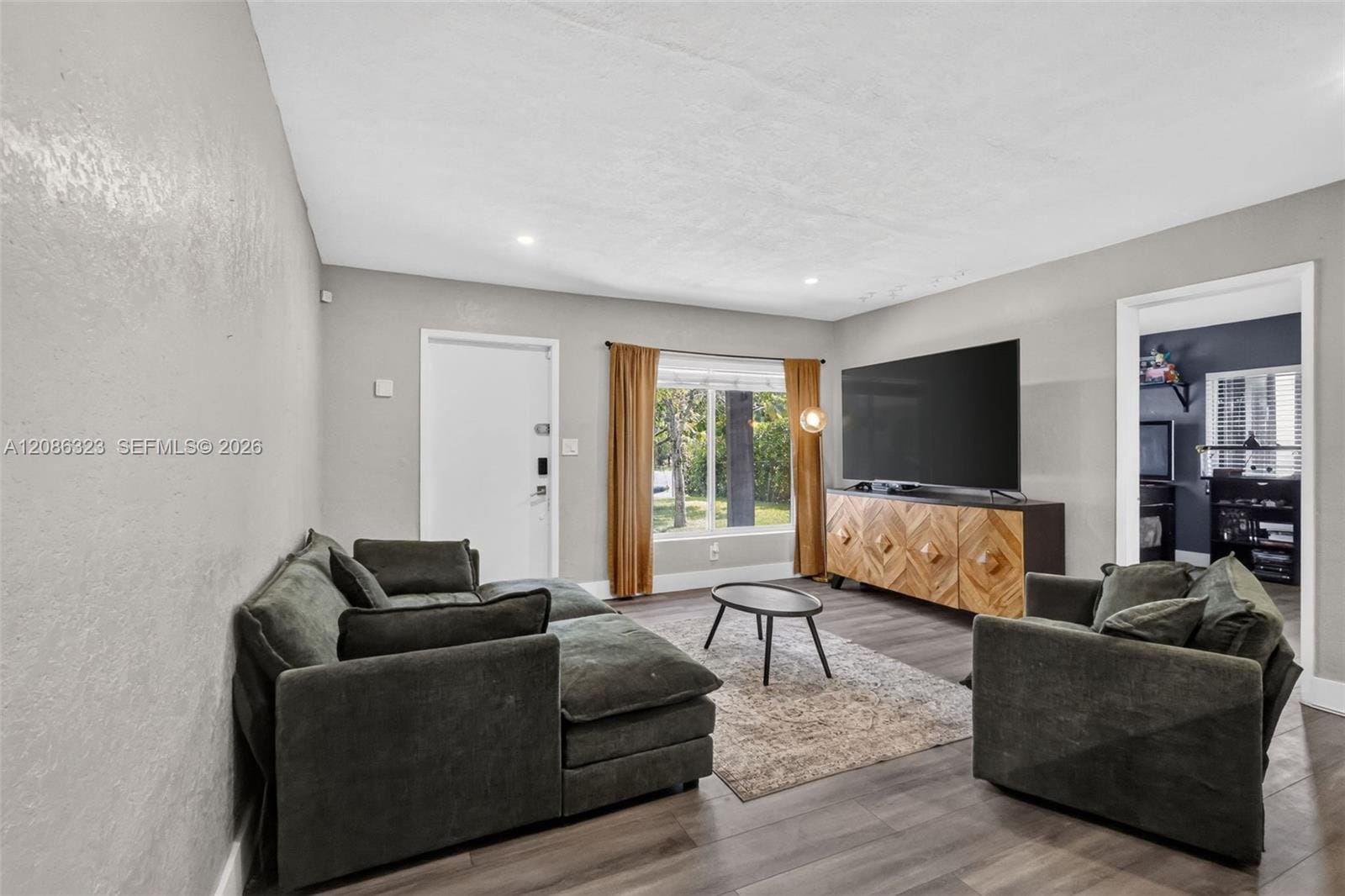 5317 NE 5th Avenue — photo 6