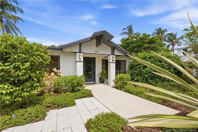 807 SE Weir Street, Stuart, FL 34994