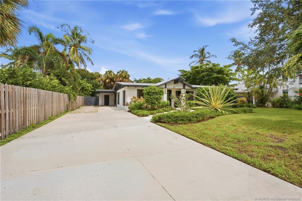 807 SE Weir Street, Stuart, FL 34994 photo 4