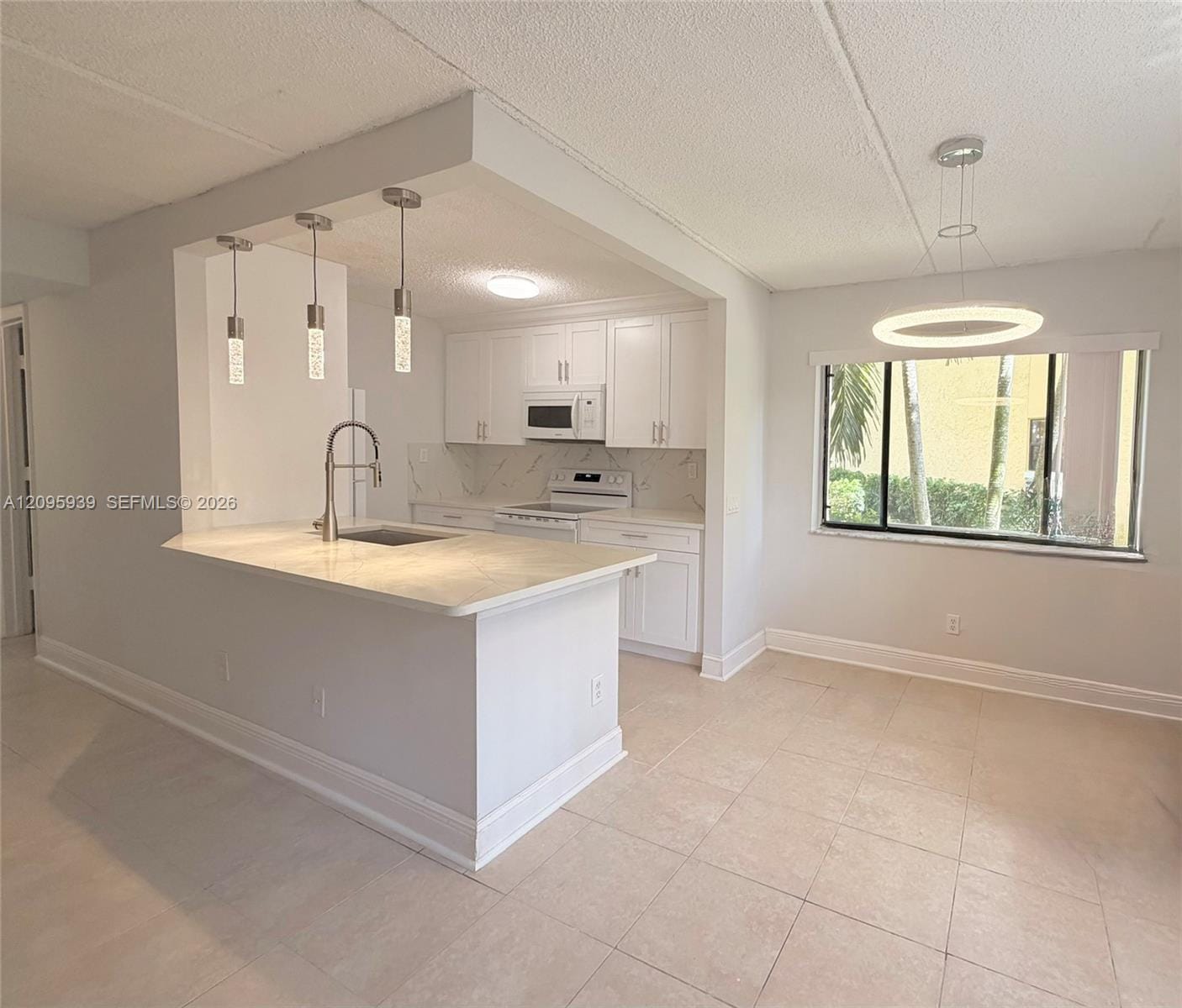 110 Meadows Circle 110, Boynton Beach, FL 33436 - photo 1 of 30