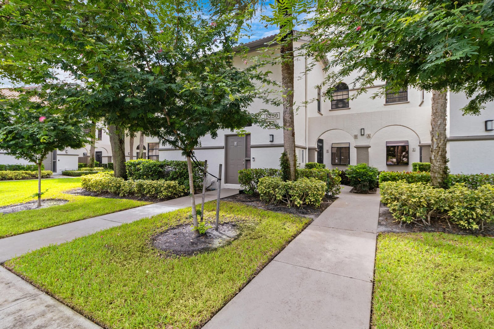 5250 EUROPA Drive B — photo 11