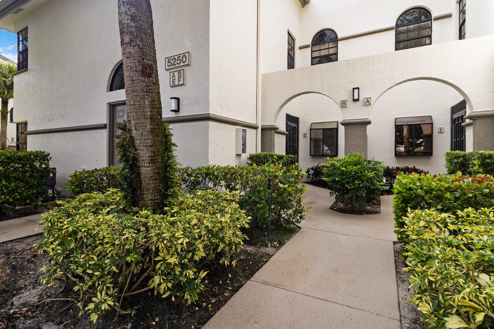 5250 EUROPA Drive B — photo 12