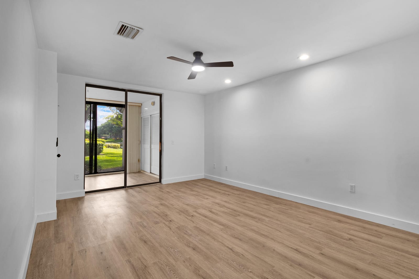 5250 EUROPA Drive B, Boynton Beach, FL 33437 photo 25