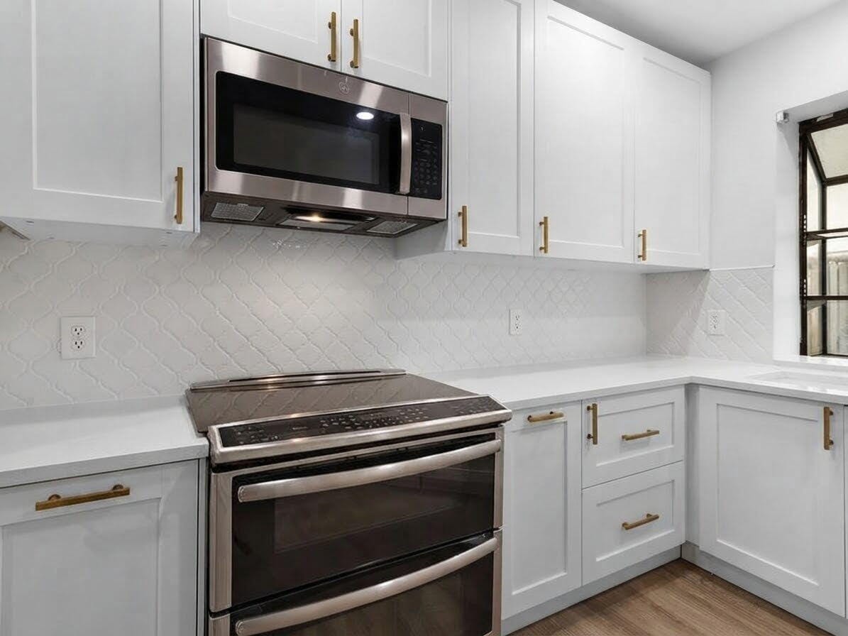 5250 EUROPA Drive B — photo 4
