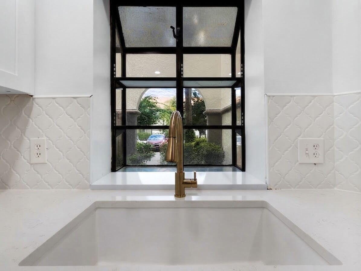 5250 EUROPA Drive B — photo 5