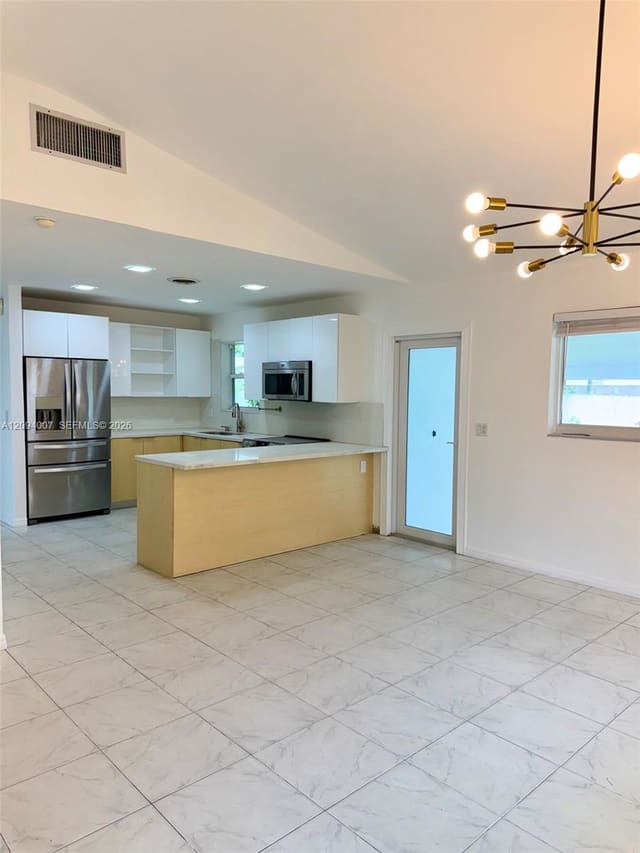 21140 NE 26th Avenue, Miami, FL 33180