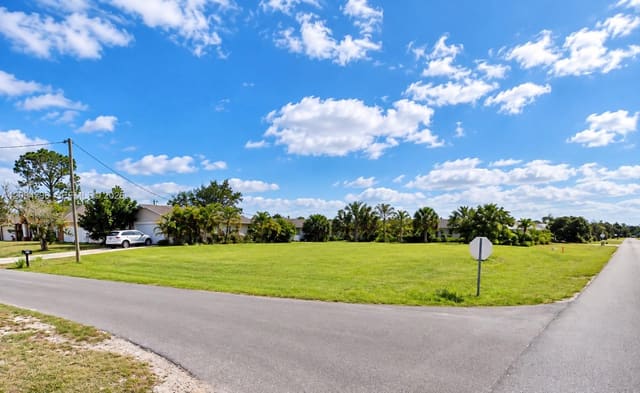 2919 11th Street SW, Lehigh Acres, FL 33976