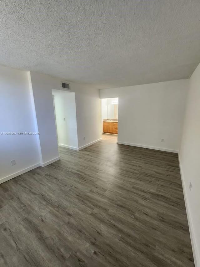 8889 N Fontainebleau Boulevard 211, Miami, FL 33172