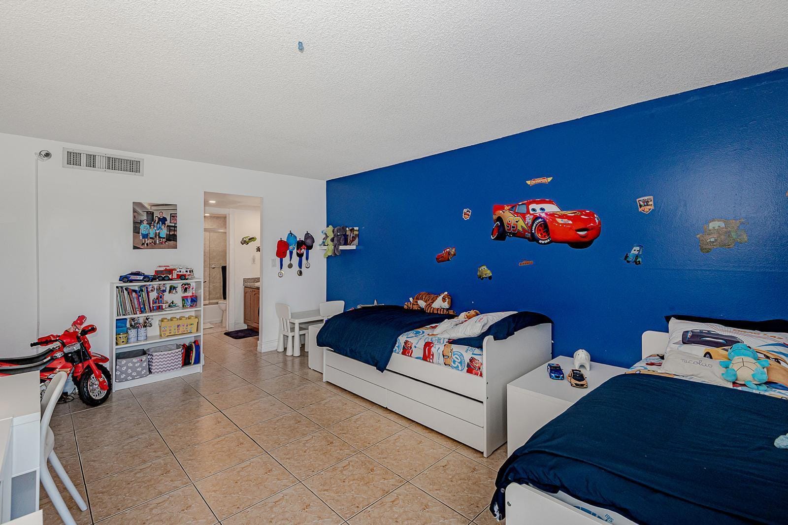 3475 N Country Club Drive 807, Aventura, FL 33180 photo 14