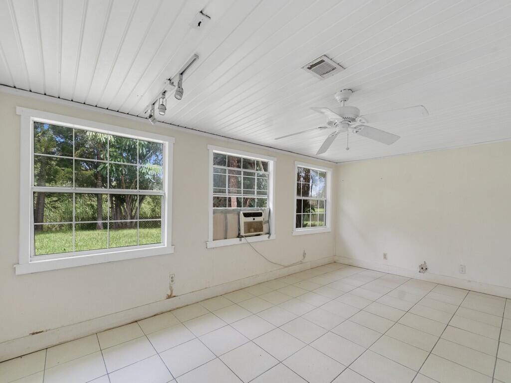 8206 LAKELAND Boulevard — photo 11