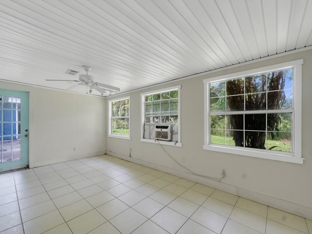 8206 LAKELAND Boulevard — photo 12
