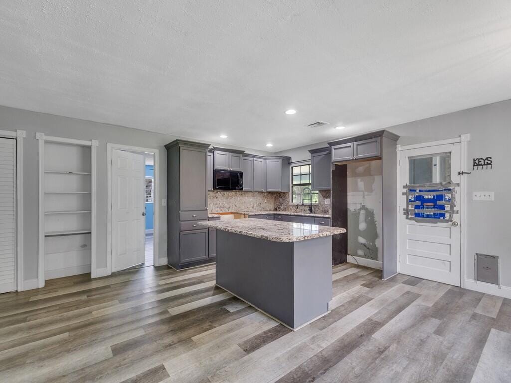 8206 LAKELAND Boulevard — photo 5